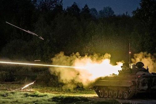 Tên lửa dẫn đường chống tăng Nga phá hủy xe Bradley của Mỹ ở Zaporozhy