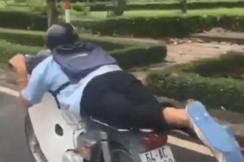Xử lý nam sinh 'biểu diễn' lái xe trước trụ sở UBND tỉnh Vĩnh Long