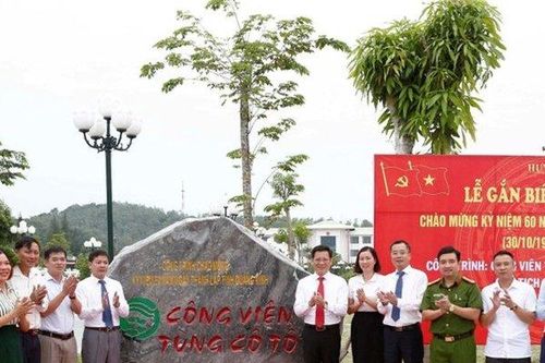 Gắn biển nhiều công trình chào mừng kỷ niệm thành lập tỉnh Quảnh Ninh