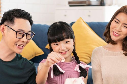 Chuyên gia lý giải bất ngờ về tính đua đòi ở trẻ