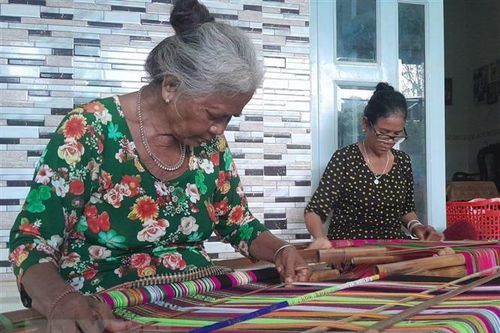 Những người âm thầm gìn giữ nghề dệt thổ cẩm của dân tộc S'tiêng