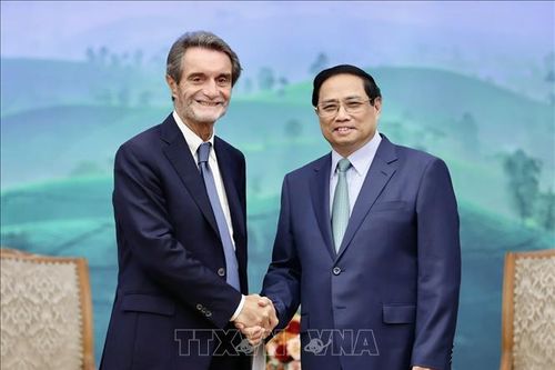 Thủ tướng Phạm Minh Chính tiếp Chủ tịch Vùng Lombardia (Italy)