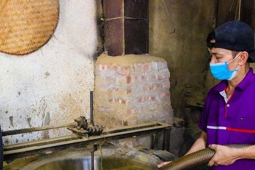 Hà Nội: Người dân làng Mễ Trì tất bật vào vụ cốm lớn nhất trong năm