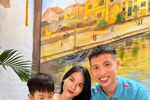 Kiếm cớ sửa đồ, chàng cầu thủ tán đổ cô gái bán quần áo: Tậu biệt thự hơn 10 tỷ sau hai năm kết hôn