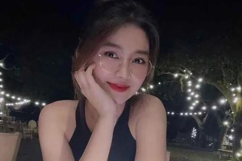 Vợ sắp cưới của cựu sao U23 Việt Nam xinh như nàng thơ