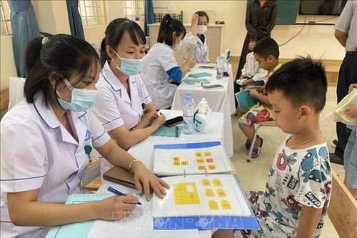 Tình nguyện 'Vì sức khỏe học sinh'