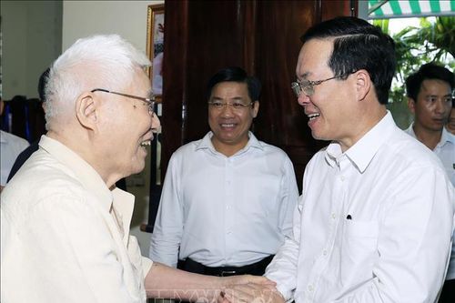 Chủ tịch nước Võ Văn Thưởng thăm gia đình thương binh, lão thành cách mạng tỉnh Bắc Giang