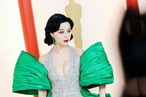 'Hồ ly đẹp nhất màn ảnh' sở hữu 'tay bắp chuối', nhưng lên đồ lần nào cũng được khen