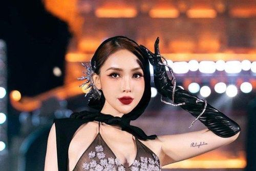 Mỹ nữ cao 1,75m mặc áo tắm mảnh mai, dễ xảy ra sự cố
