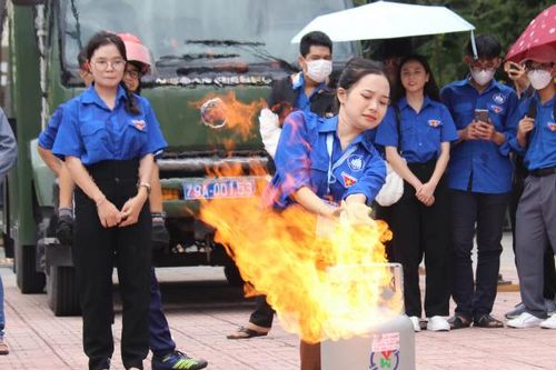 Hơn 2.000 người được hướng dẫn kỹ năng phòng cháy chữa cháy