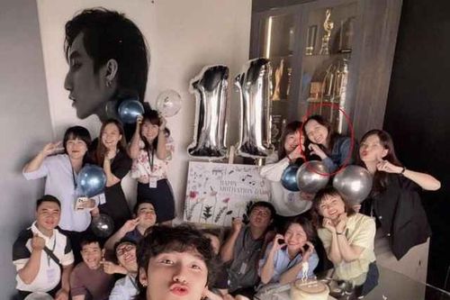 Chụp ảnh tập thể với công ty, nhan sắc gái xinh Hải Tú ra sao?
