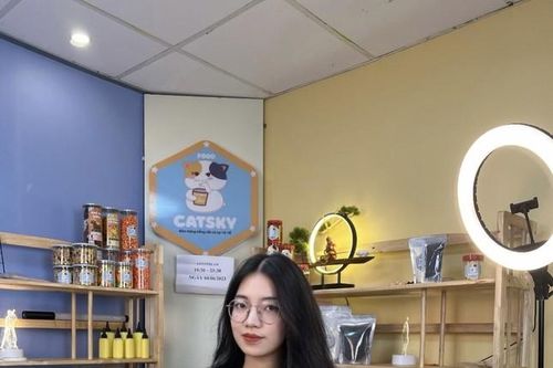 Livestream bán hàng: Nghề 'hot' thu hút nhiều bạn trẻ
