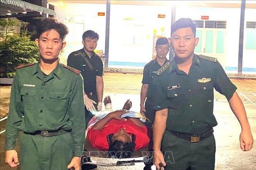 Khen thưởng cán bộ, chiến sỹ và ngư dân tham gia cứu nạn trên biển