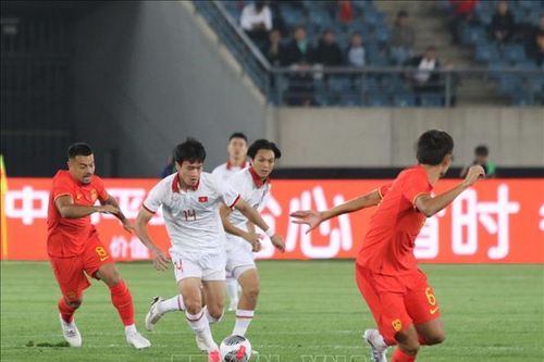 Tiến Linh nhận thẻ đỏ, đội tuyển Việt Nam thua 0-2 trước Trung Quốc