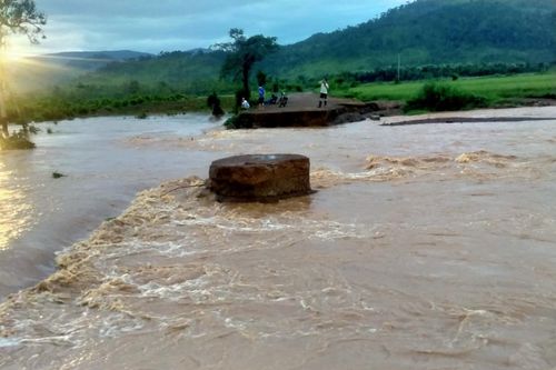 Gia Lai: Chư Prông giải cứu an toàn 4 người dân bị cô lập do nước lũ