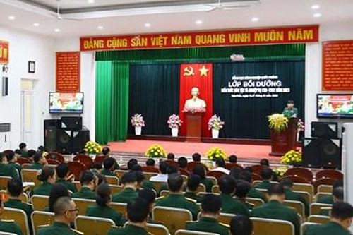 Tập huấn bồi dưỡng kiến thức dân tộc, công tác Đảng, công tác chính trị