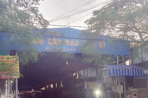 Hải Phòng: Hơn 100 tiểu thương ra vỉa hè kinh doanh sau khi đóng cửa chợ