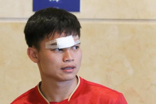 'Trò cưng' HLV Troussier phải khâu 7 mũi sau trận thua ĐT Trung Quốc