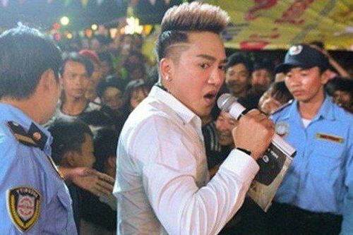 Bị nói hát sân khấu 'chuồng gà', Du Thiên và dàn sao phản ứng gay gắt