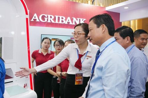 Agribank Long An đồng hành cùng Ngày chuyển đổi số quốc gia