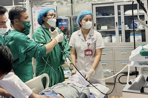 Người đàn ông suýt mất mạng sau khi ăn cơm với chả lá lốt