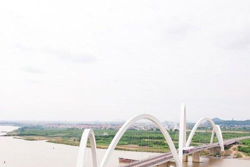 Ngắm cây cầu vòm thép cao nhất Việt Nam trị giá gần 2.000 tỷ đồng
