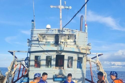 Bản tin Chống buôn lậu 12/10: Bắt giữ tàu vận chuyển khoảng 70.000 lít dầu D.O lậu trên biển
