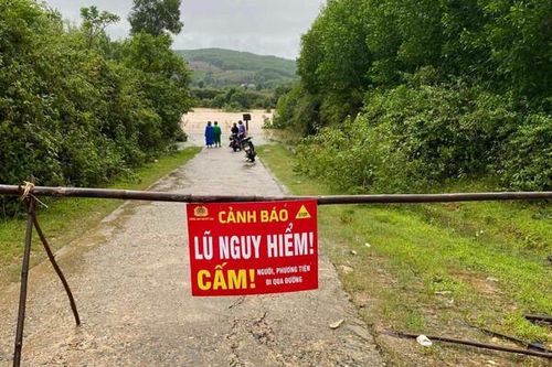 Hà Tĩnh: Nhiều tuyến đường bị sạt lở, ngập sâu trong nước