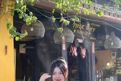 Bạn gái tuyển thủ U23 Việt Nam được báo Trung gọi tên là ai?