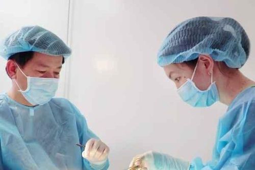 Hiểm họa khôn lường từ việc nâng mũi bằng chỉ sinh học