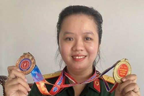 Nữ quân nhân giỏi võ thuật