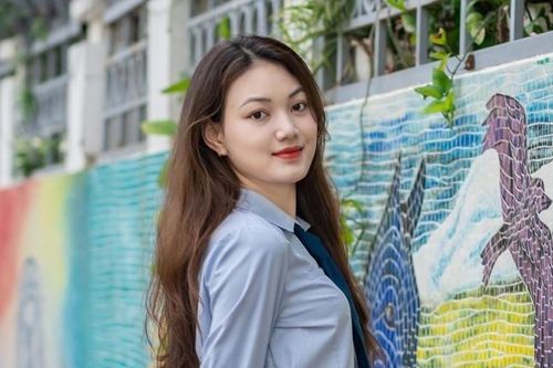 Nữ sinh Học viện Ngoại giao Thu Trang sở hữu chiều cao 'khủng' nhưng thành tích học tập còn ấn tượng hơn