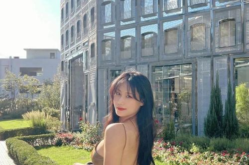 Diện váy lụa quyến rũ, 'nàng béo Hàn Quốc' khoe lưng trần nõn nà