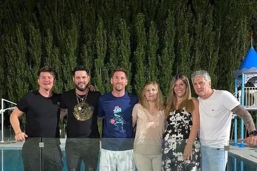 Đội tuyển Argentina: Lionel Messi dần hồi phục chấn thương, đi máy bay riêng về quê nhà thăm mẹ