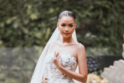 Bật mí chiếc 'siêu váy cưới' tốn 8 nhân công, làm liên tục hơn 1,3 nghìn giờ
