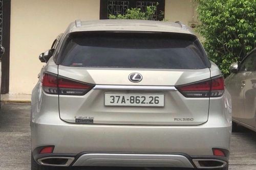 Xe sang bị kê biên ở Nghệ An 'tung tăng' trên phố Hà Nội