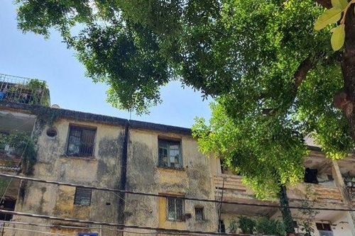 Có 1,5 tỷ đồng, nên mua nhà tập thể cũ để ở hay tiếp tục đi thuê nhà?