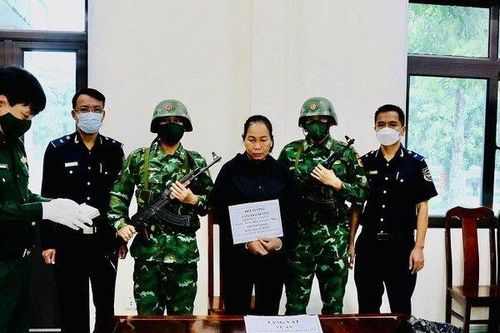Bắt giữ người phụ nữ vận chuyển ma túy qua Cửa khẩu Cầu Treo