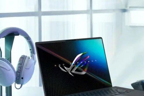 Xếp hạng laptop chơi game tốt nhất tháng 10 theo chuyên gia