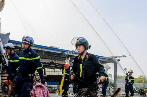 Chó nghiệp vụ, flycam, rô bốt tham gia chữa cháy khu công nghiệp