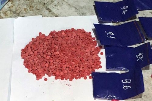 Phát hiện nam thanh niên vận chuyển 2.000 viên ma túy qua cửa khẩu