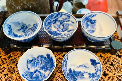 Cuốc đất, công nhân tìm thấy kho báu đồ gốm sứ giá hơn 32.000 tỷ đồng