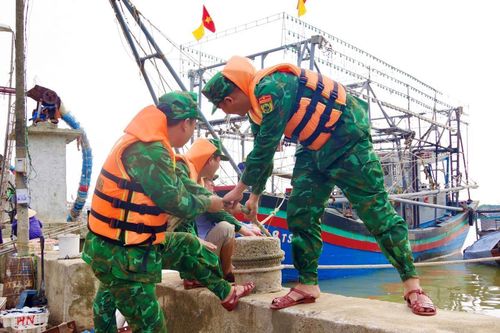 Khẩn trương ứng phó với bão số 5 và khắc phục hậu quả mưa lũ