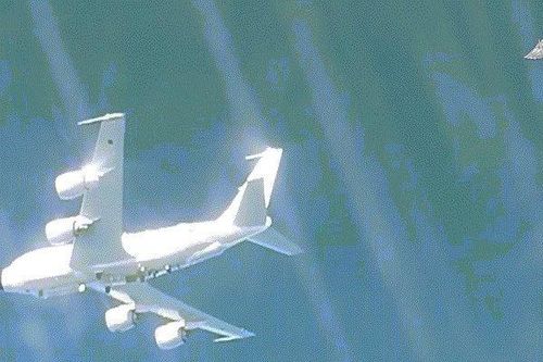 Chạm mặt Su-27 của Nga, trinh sát cơ Anh 'quay đầu 180 độ'