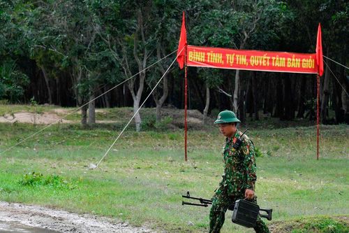 Một buổi kiểm tra bắn đạn thật của bộ đội thiết giáp