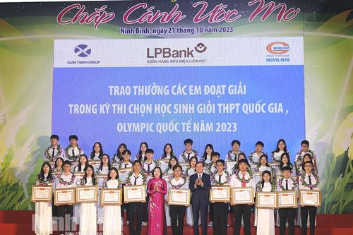 Chương trình 'Chắp cánh ước mơ' vinh danh, khen thưởng học sinh, sinh viên, vận động viên đạt thành tích xuất sắc năm 2023
