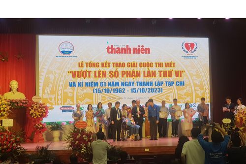 Trao Giải cuộc thi viết 'Vượt lên số phận' lần thứ VI