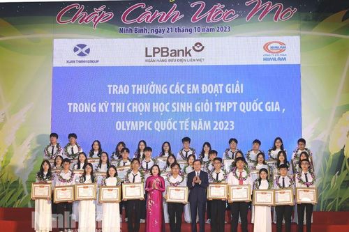Ninh Bình trao thưởng gần 1,5 tỷ đồng trong chương trình 'Chắp cánh ước mơ' lần thứ 13