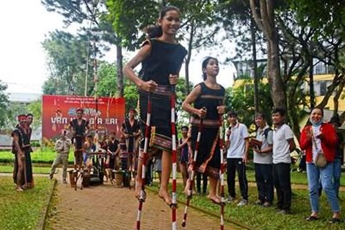 Cách bảo tồn tốt nhất là đưa văn hóa đồng bào dân tộc thiểu số tới gần với công chúng