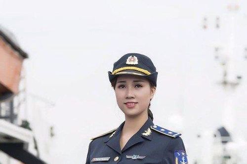 Lễ phục mùa hè của nữ sĩ quan, quân nhân chuyên nghiệp, học viên là sĩ quan và học viên đào tạo sĩ quan Cảnh sát biển Việt Nam được quy định như thế nào?